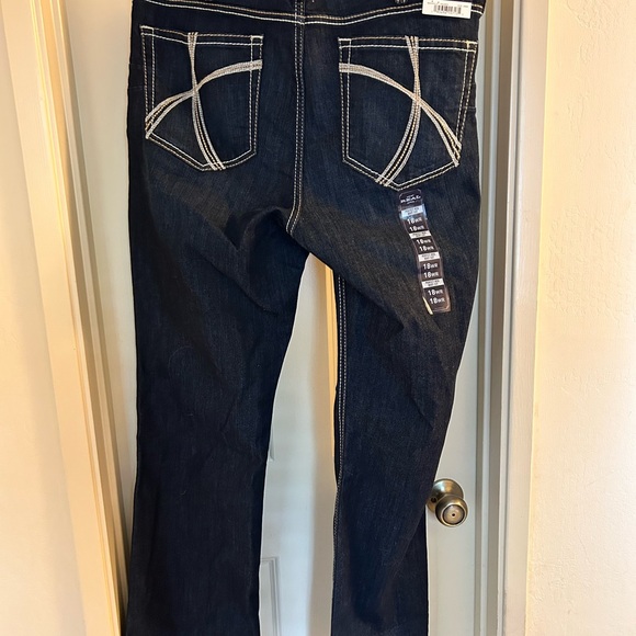 Ariat Jeans 18WR perfect rise and boot cut - Picture 2 of 6